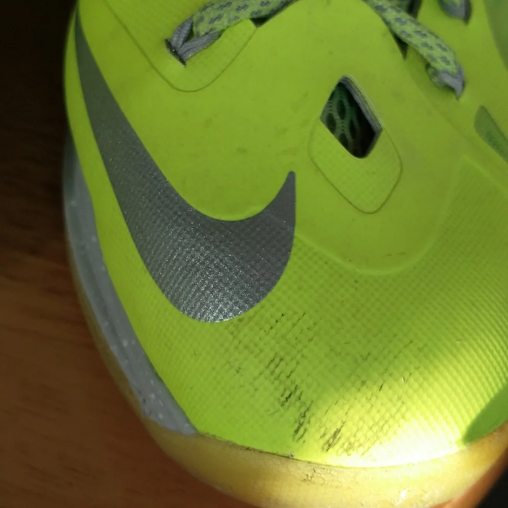 NIKE SNEAKERS! - Picture 2 of 14